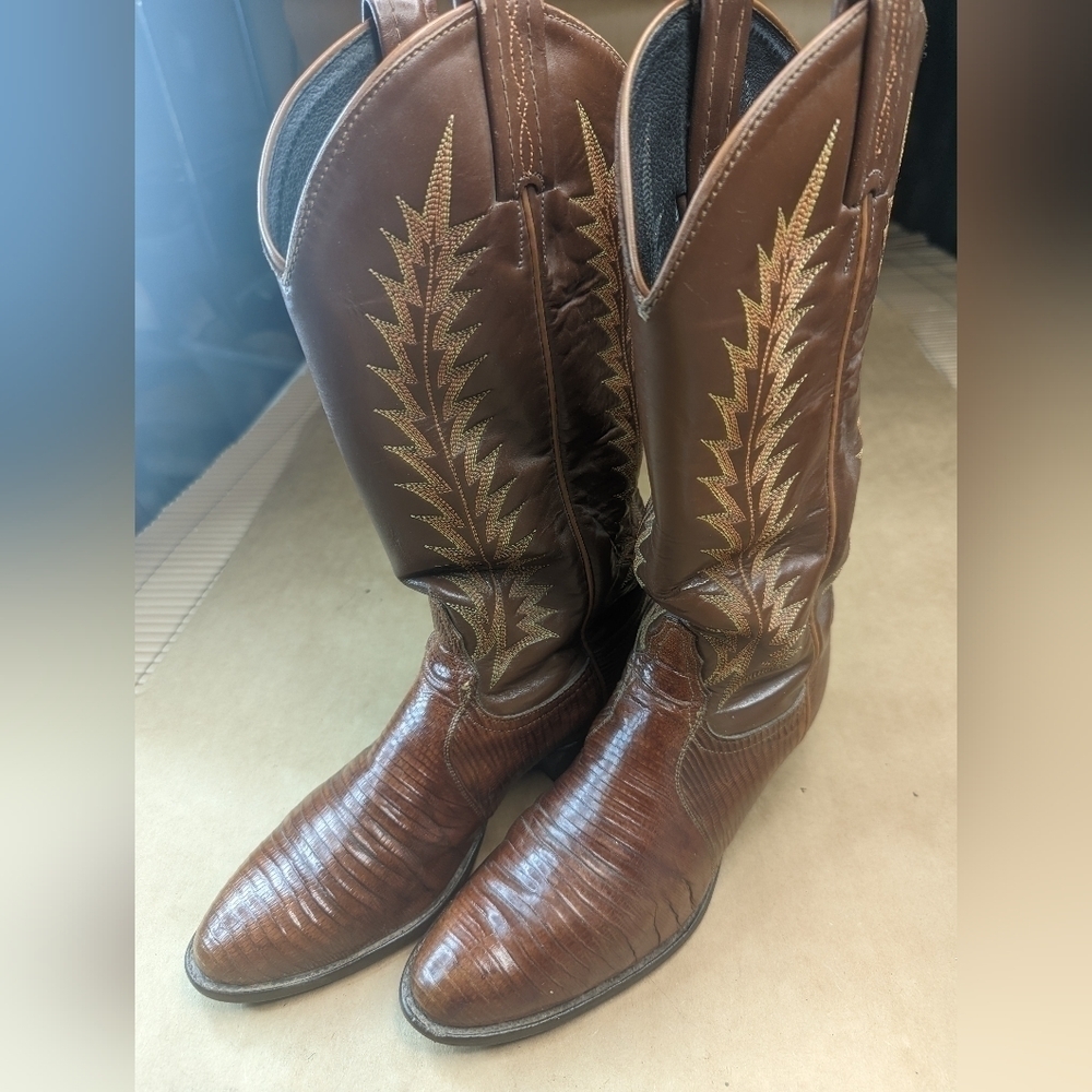 Tony Lama boots women's sz 6.5M Exotic Genuine Brown Teju Lizard Western cowgirl